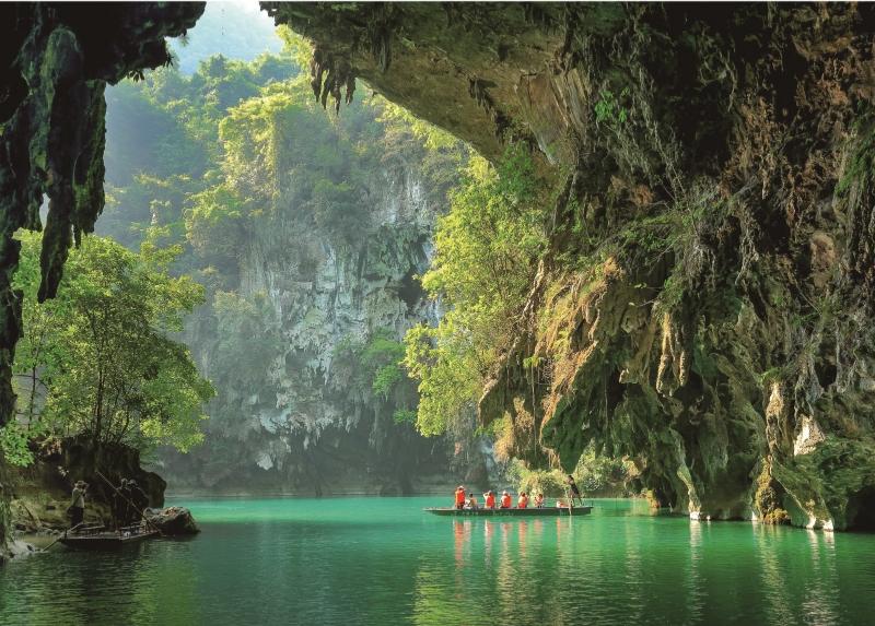 三门海水上天窗群廊道---串珠式形成七个天窗，呈北斗七星状，为世界唯一的水上天窗群 (2)(1).jpg