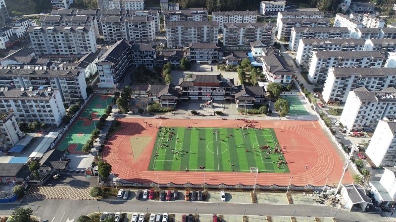 张家界市武陵源区索溪中心学校(1).jpg